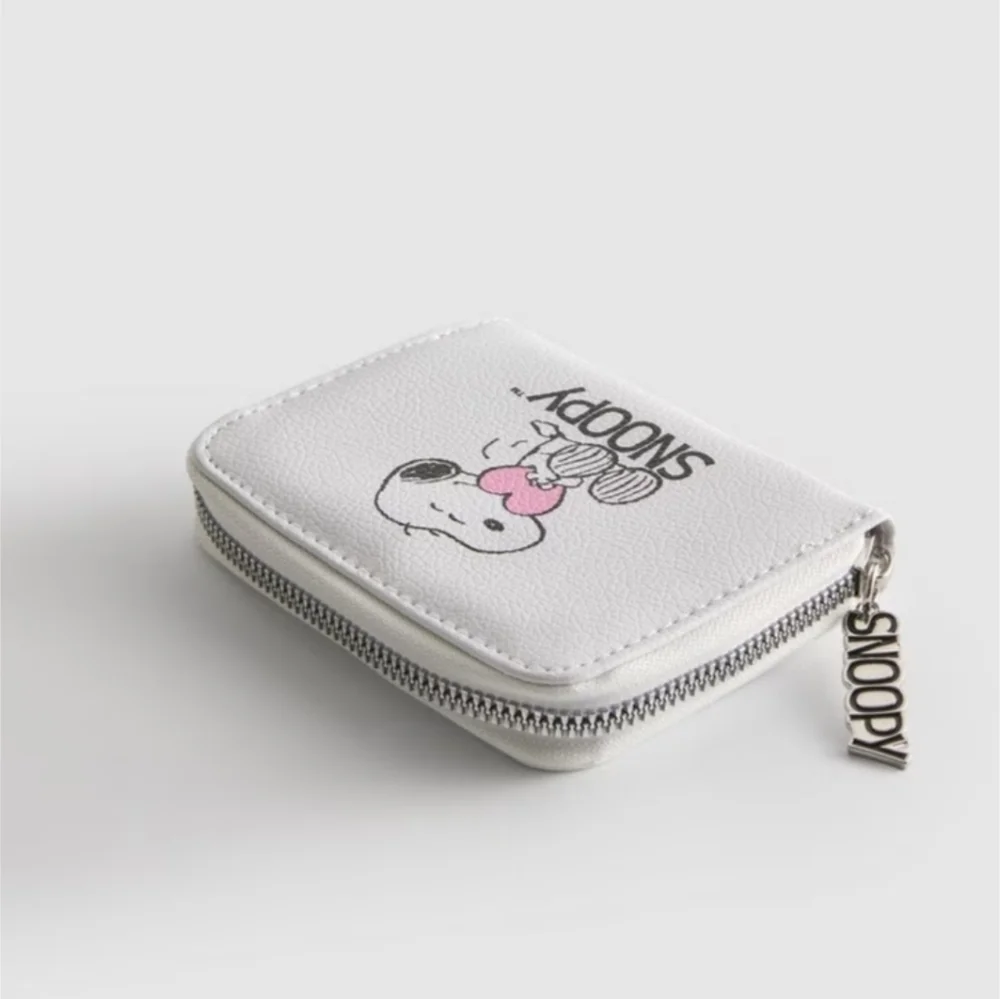 White Snoopy Coin Purse, Small, Primark Exclusive LAST ONE - Picture 1 of 3